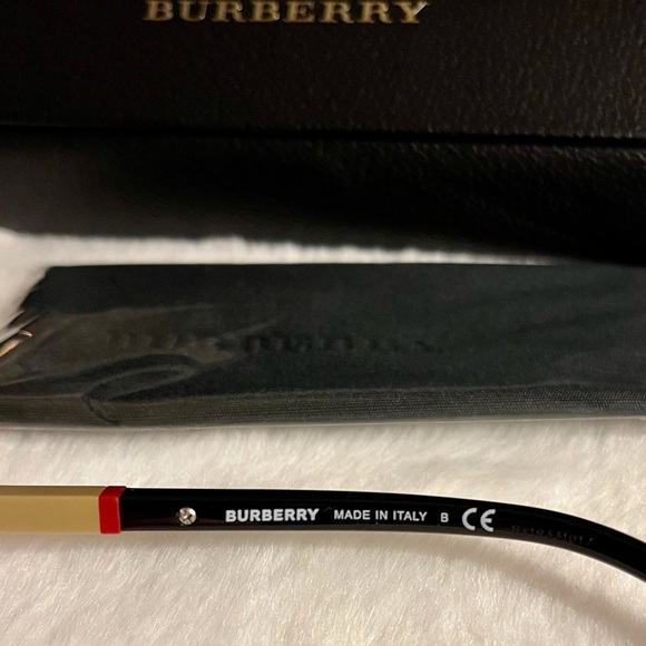 ✅ New “BURBERRY” 💯% Authentic Butterfly Sunglasses
